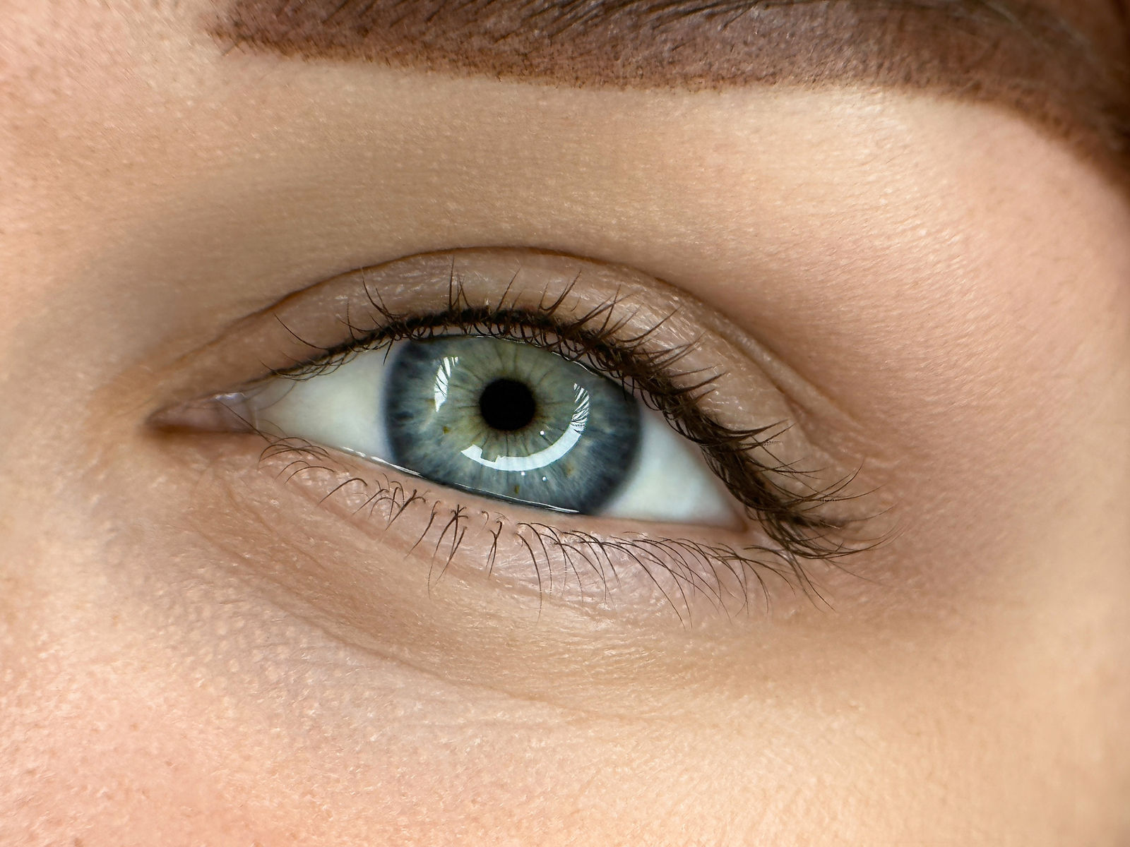 Permanent Eyeliner: betontes Auge mit filigranem Lidstrich